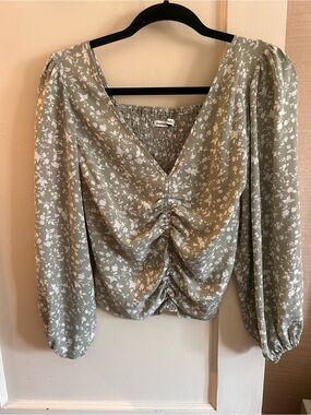 NWOT Abercrombie & Fitch Cinched Sage Floral Top